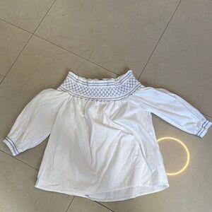 Vineyard Vines White Top with Blue Stitching